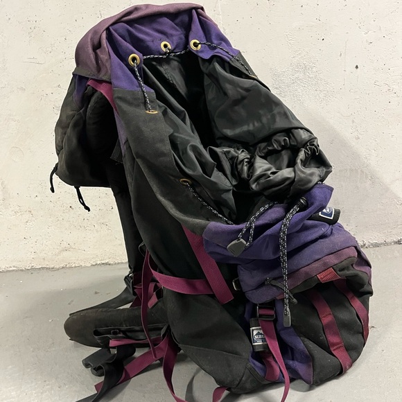 Hiking backpack - Picture 3 of 3